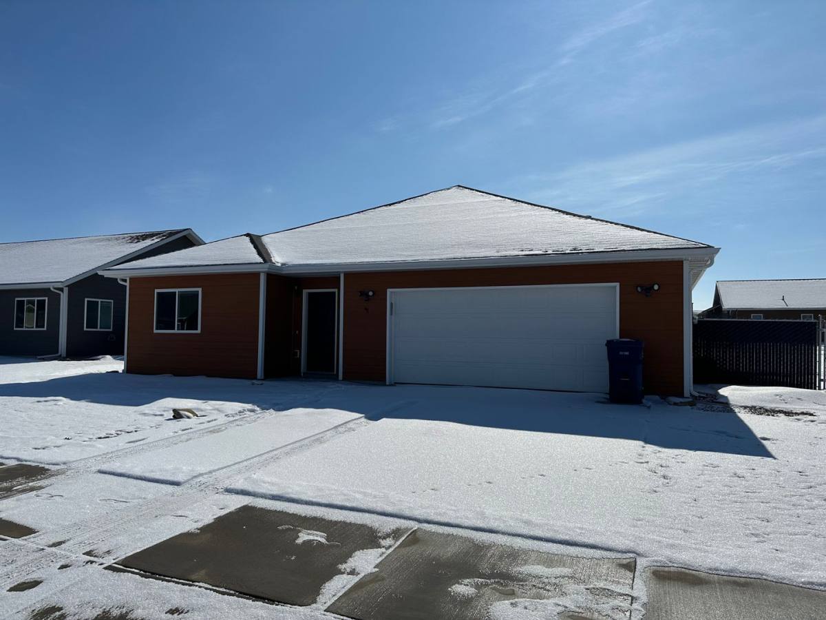 House for rent at 48 41st Ave NE, Great Falls, MT 59404