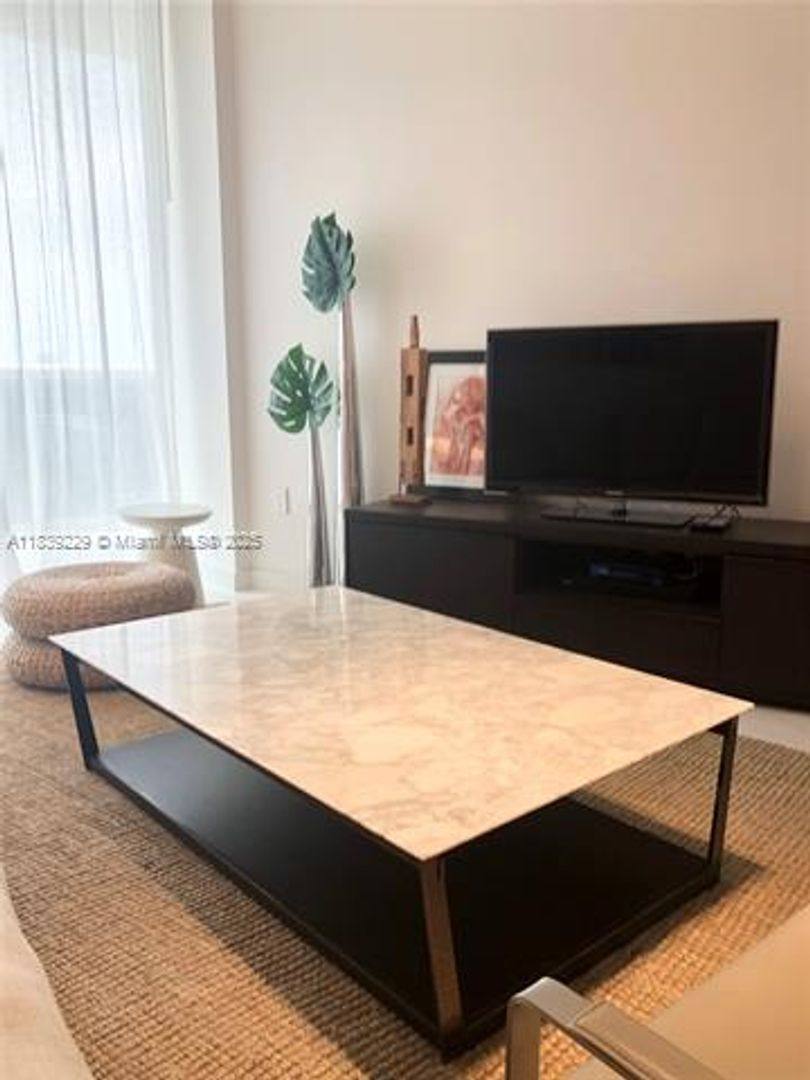 Apartment for rent at 15811 Collins Ave Appt #805, North Miami Beach, FL 33160