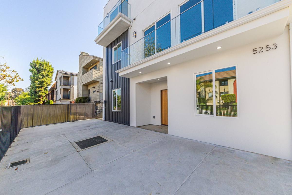 Apartment for rent at 5253 Agnes Ave, Valley Village, CA 91607