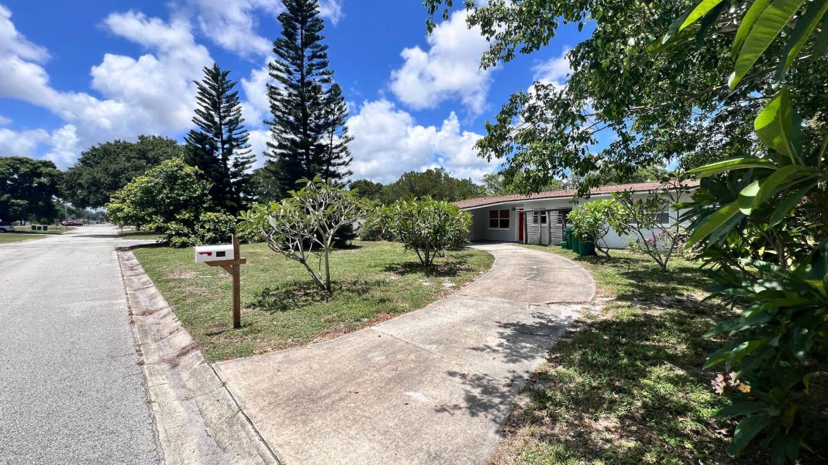 House for rent at 904 Hall St, Melbourne, FL 32901