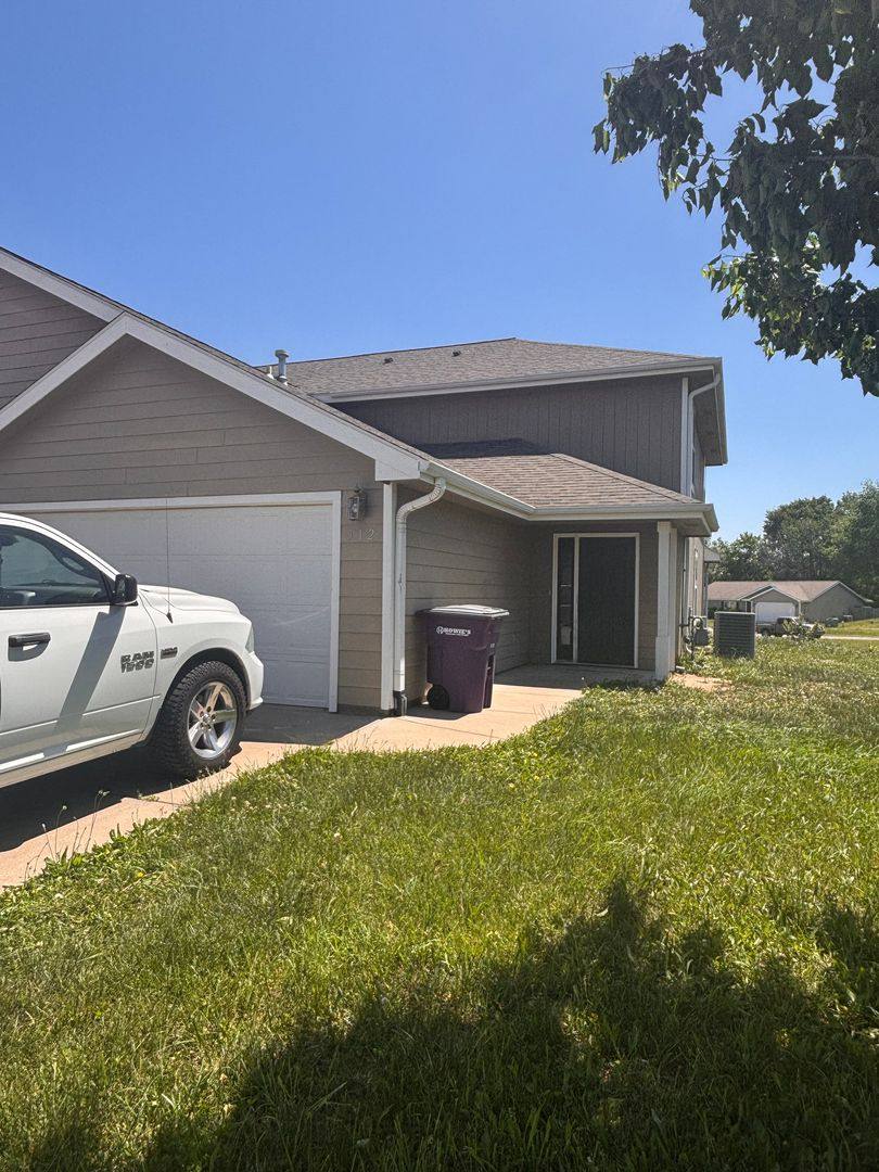 House for rent at 512 Stonemont Dr, Manhattan, KS 66503