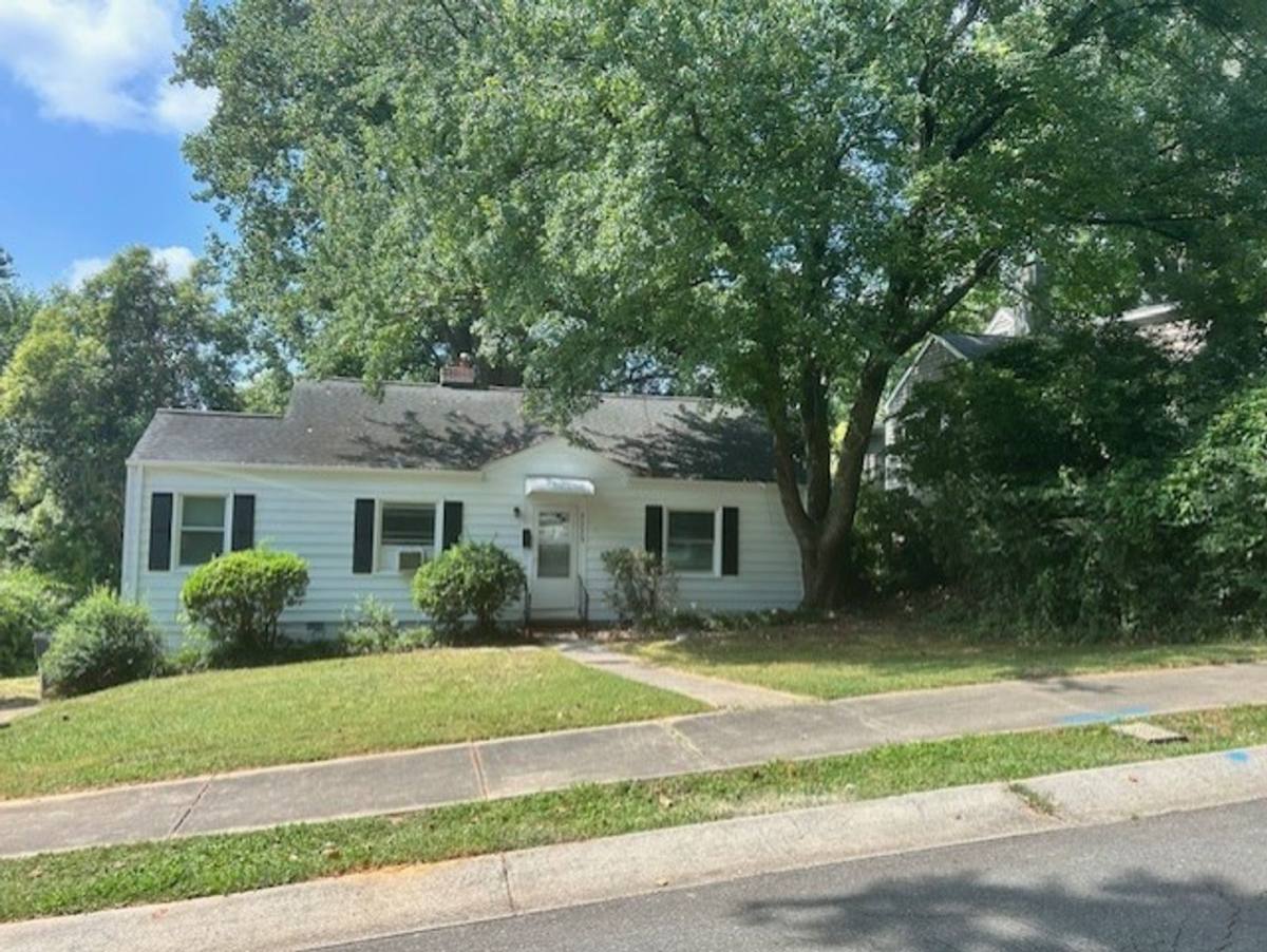 House for rent at 1113 Skyview Rd, Charlotte, NC 28208