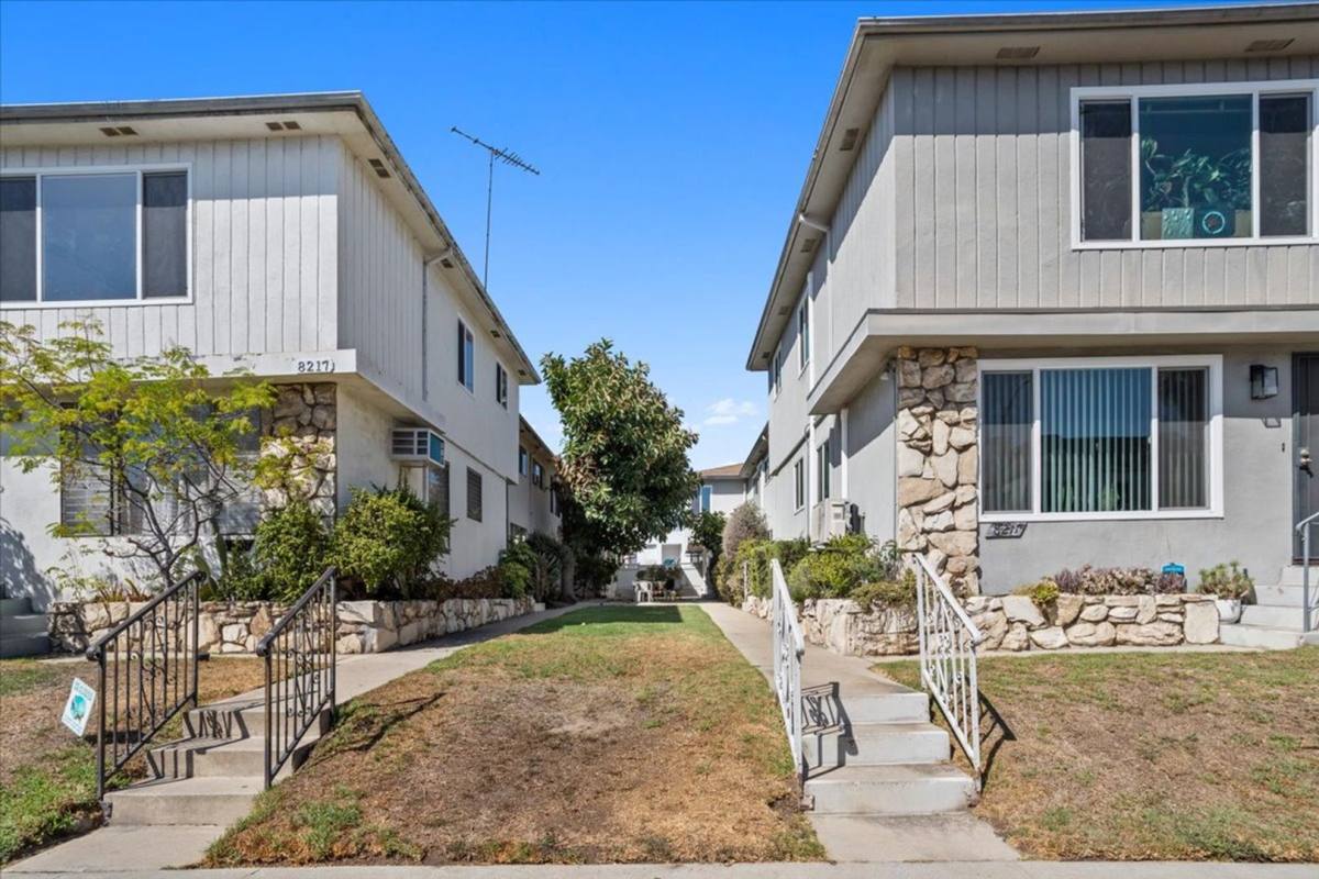 Apartment for rent at 8211 Blackburn Ave, Los Angeles, CA 90048
