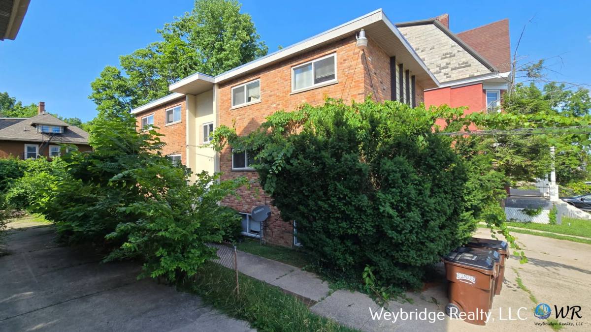 Apartment for rent at 844 Lexington Ave, Cincinnati, OH 45229