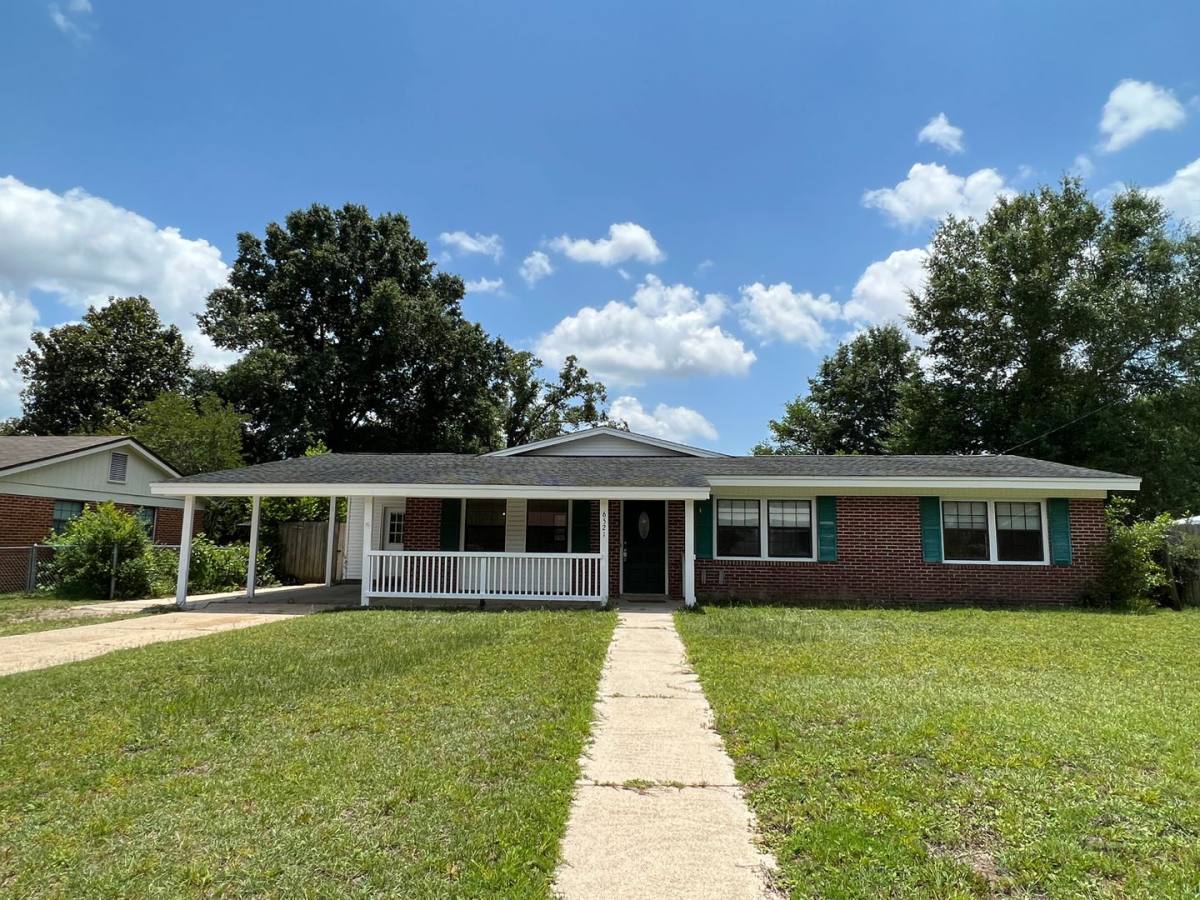 House for rent at 6521 College Dr, Milton, FL 32570