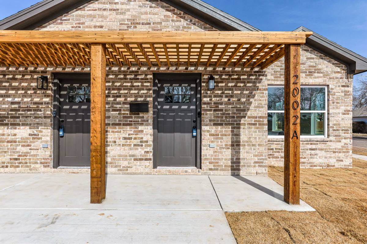 Townhouse for rent at 2002 16th St, Lubbock, TX 79401
