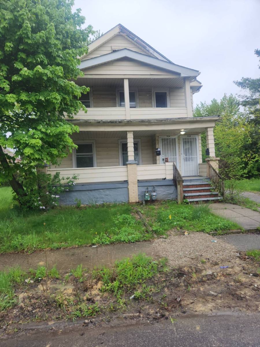 Apartment for rent at 934 Alhambra Rd, Cleveland, OH 44110