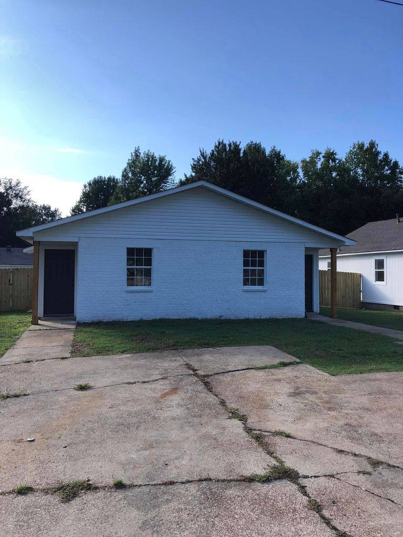 House for rent at 216 E 4th St, Bald Knob, AR 72010
