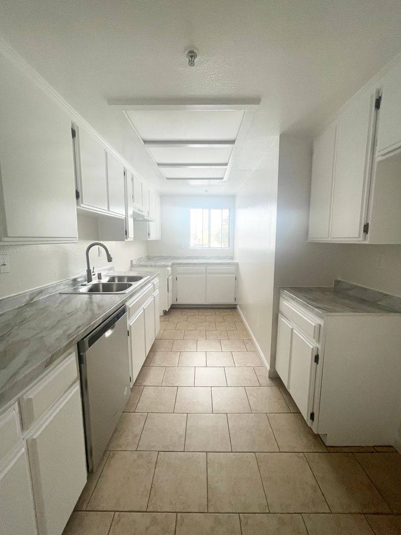 Apartment for rent at 14814 Inglewood Ave, Lawndale, CA 90260