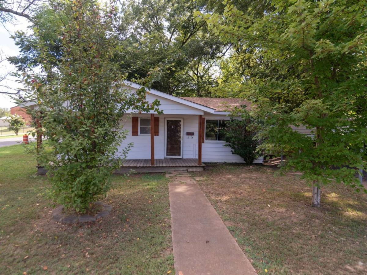 House for rent at 610 N Fir St, Searcy, AR 72143