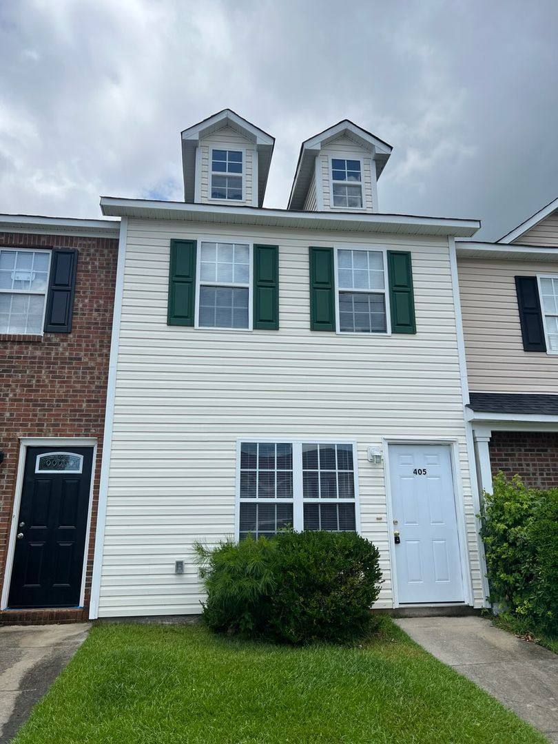 Townhouse for rent at 405 Timberlake Trail, Jacksonville, NC 28546