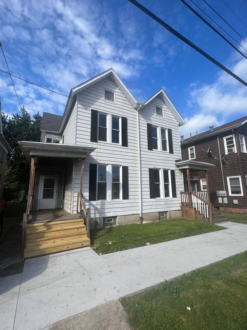 Apartment for rent at 706-08 Myrtle, Erie, PA 16502