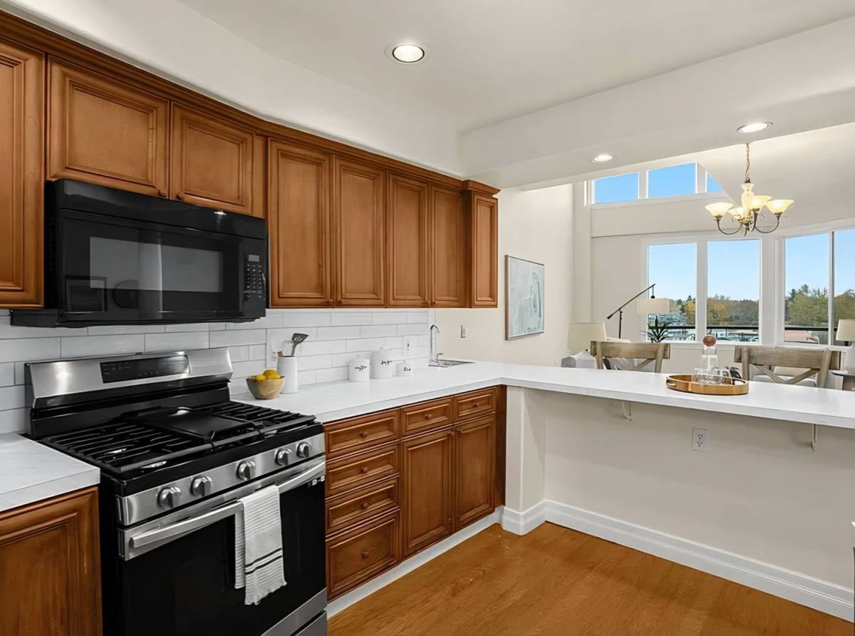 Townhouse for rent at 905 N Harbor Dr, Portland, OR 97217