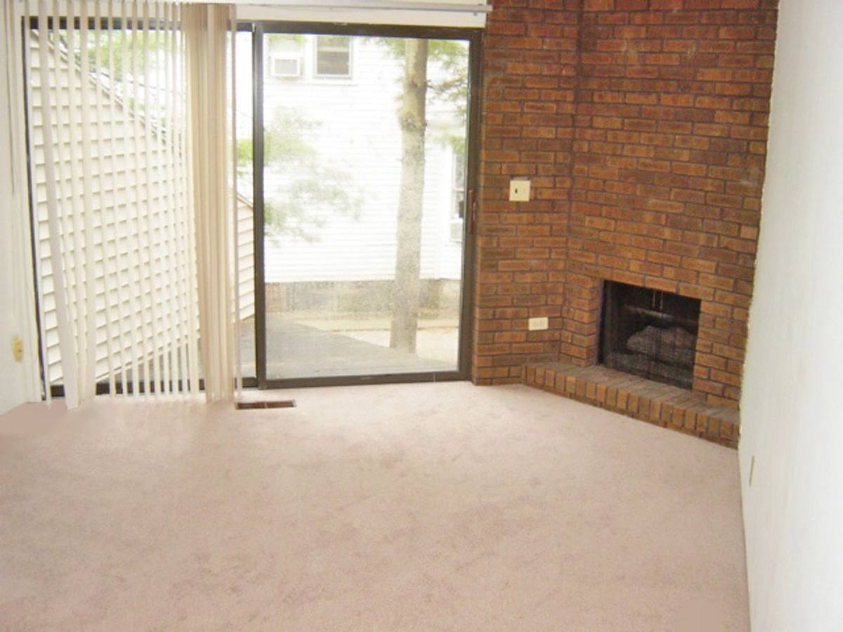 Townhouse for rent at 613 W Healey St, Champaign, IL 61820