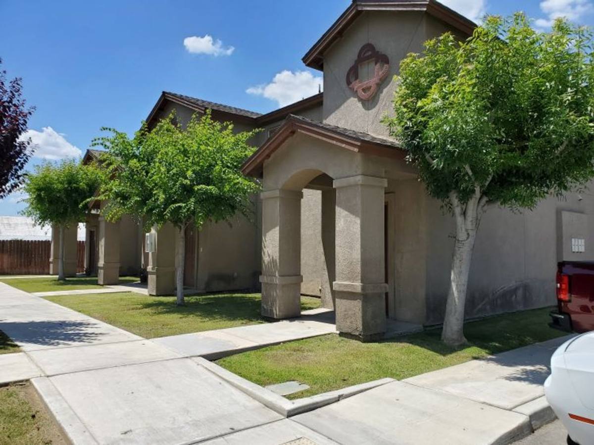 Apartment for rent at 1725 Inyo St, Delano, CA 93215