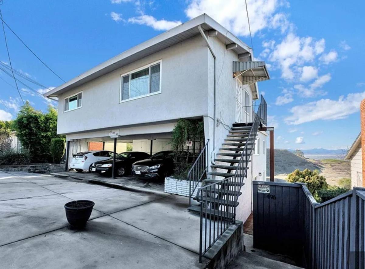 Apartment for rent at 1492, 1494, 1496 Highland Blvd, Hayward, CA 94542