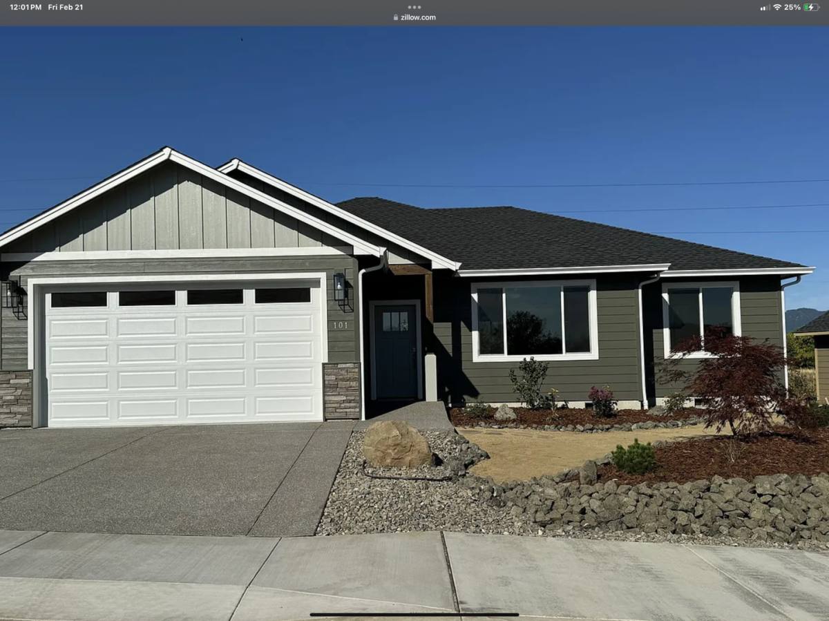 House for rent at 101 Coles Valley St, Sutherlin, OR 97479