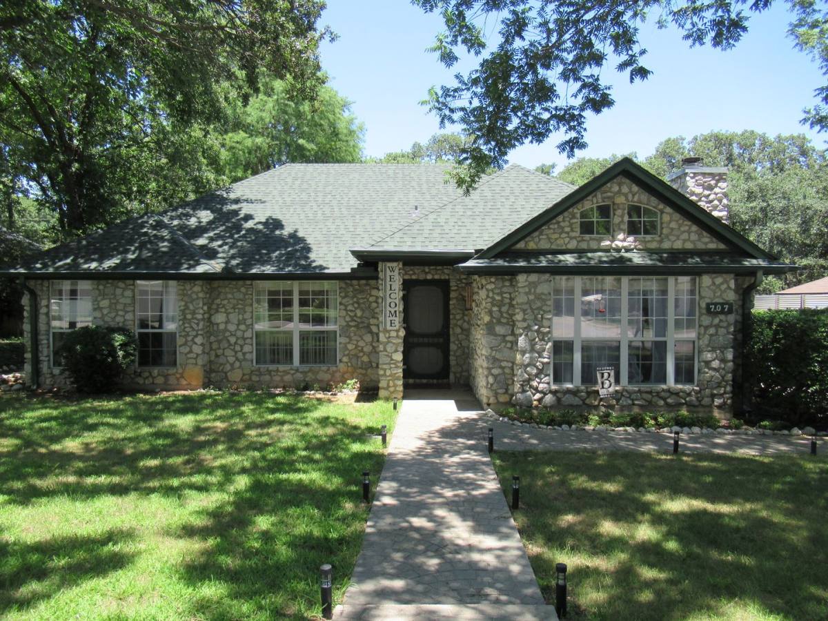 House for rent at 707 High Crest Dr, Azle, TX 76020