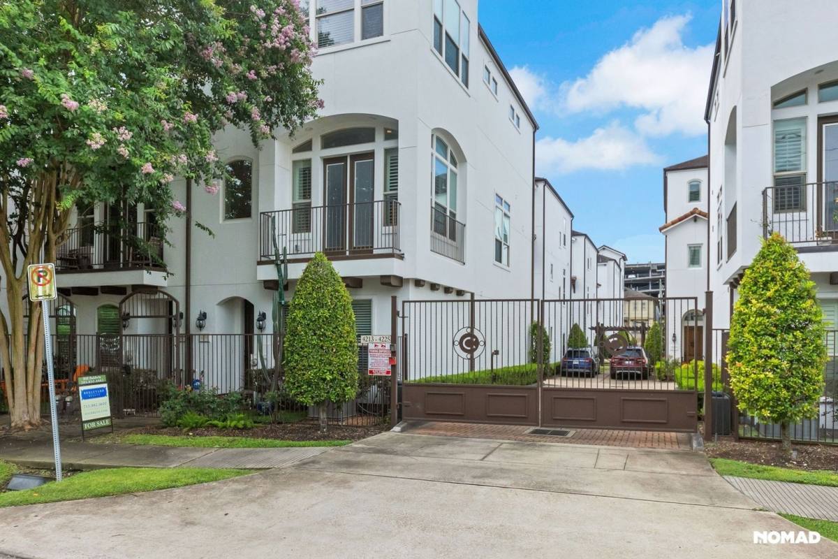 Townhouse for rent at 4209 Feagan St, Houston, TX 77007