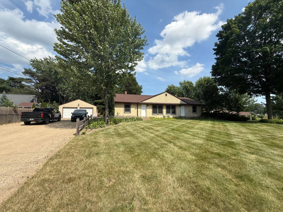 Apartment for rent at 1954-1956 Hazelwood St, Saint Paul, MN 55109