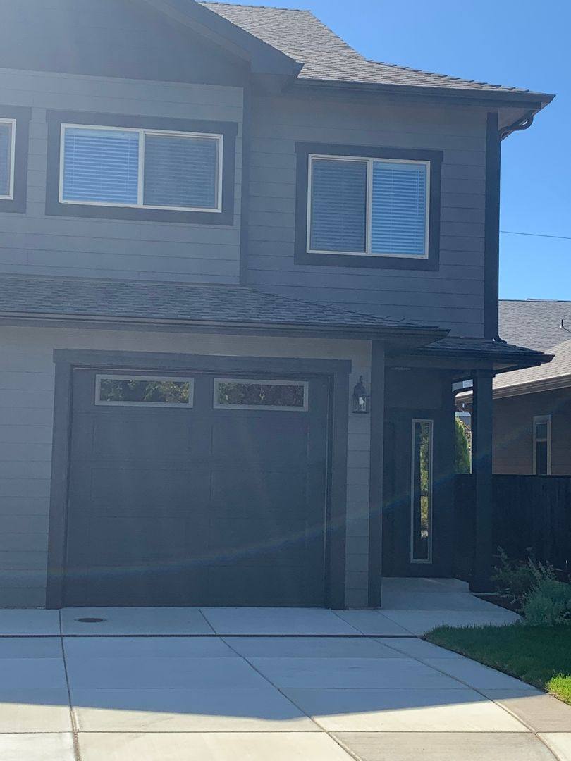 Townhouse for rent at 1124 Catherine Way, Grants Pass, OR 97526