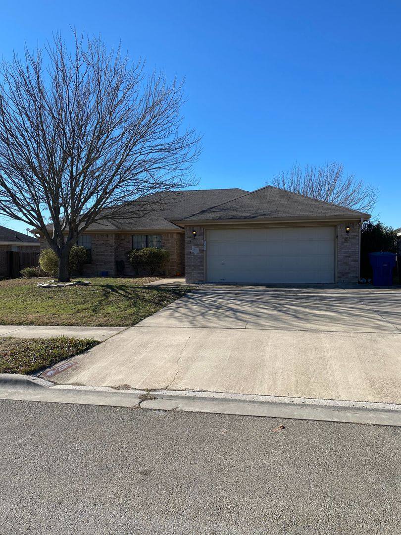 House for rent at 2807 Lindsey Dr, Copperas Cove, TX 76522