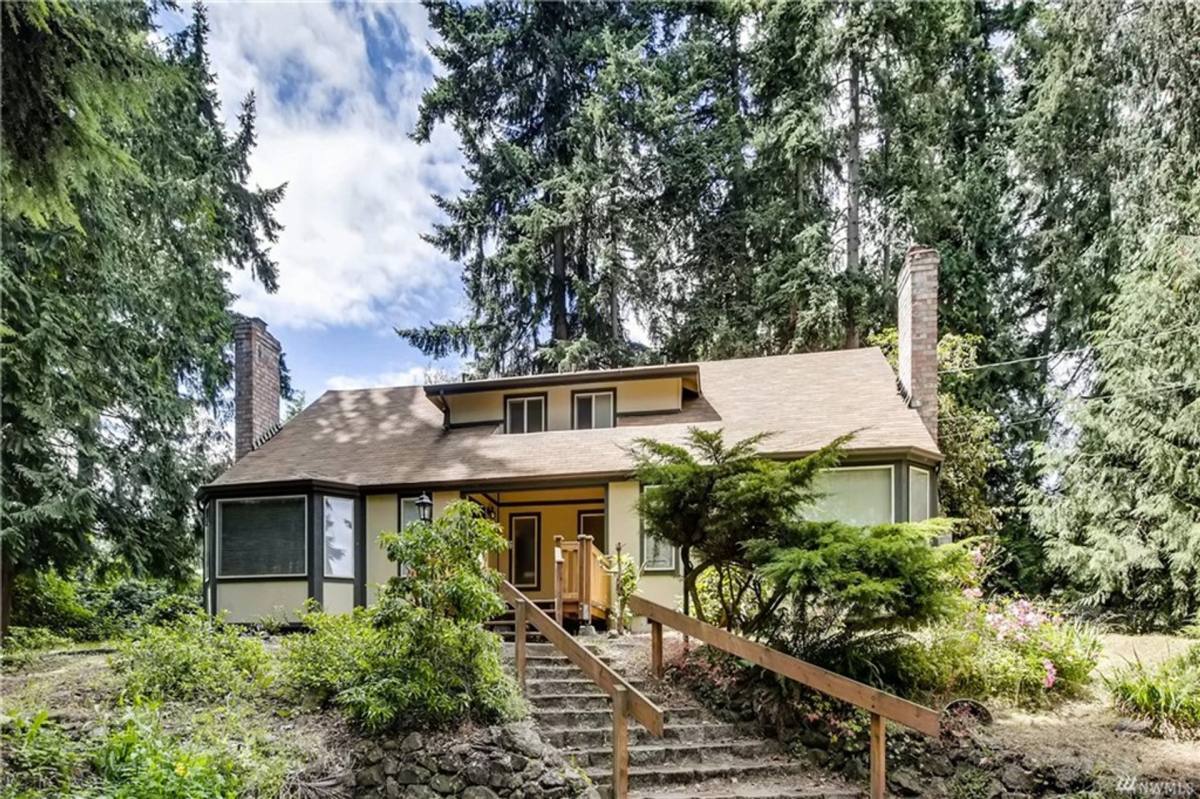 Apartment for rent at 5123-5125 84th St E, Tacoma, WA 98446
