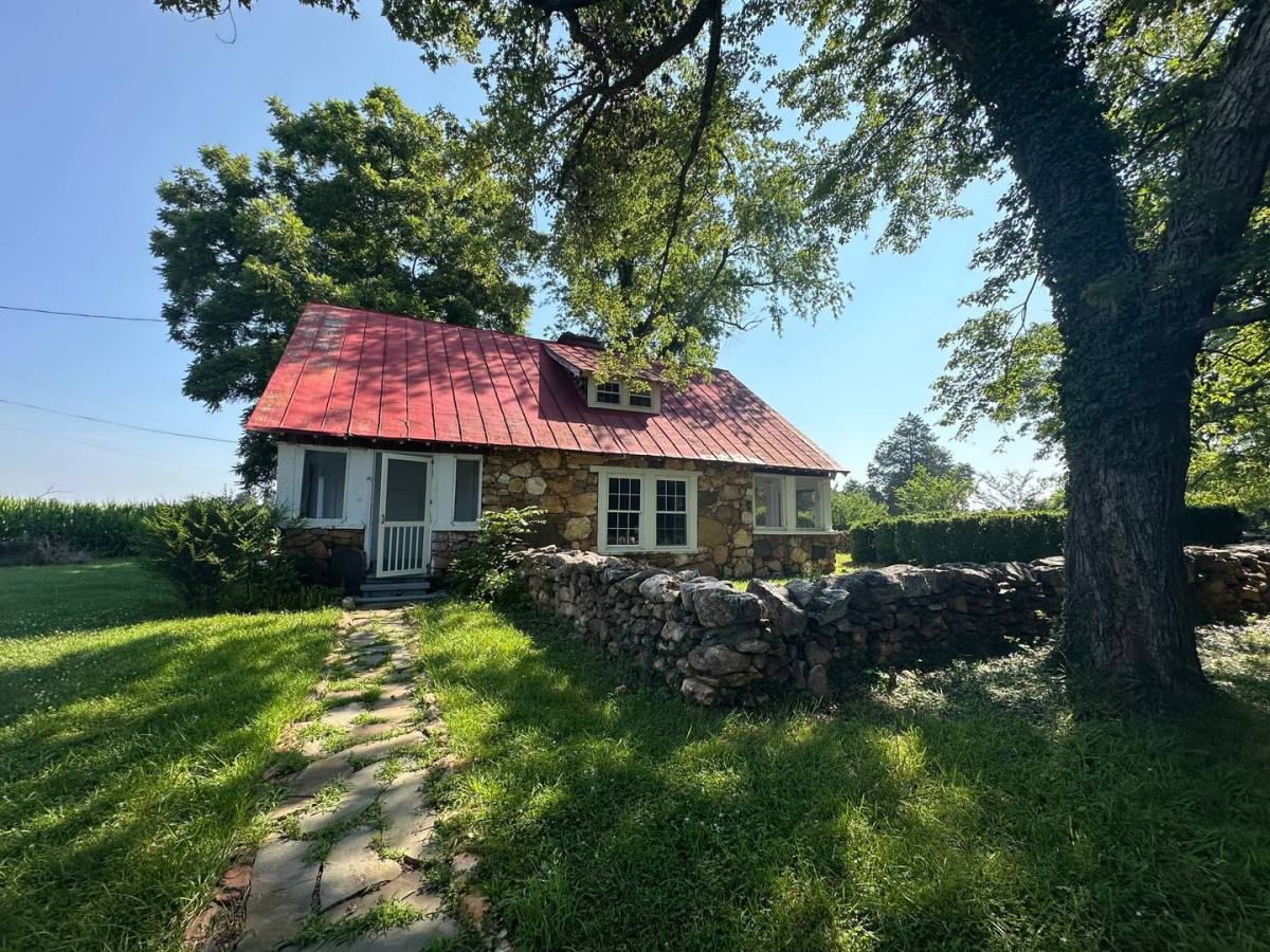 House for rent at 1281 Otter Hill Rd, Bedford, VA 24523