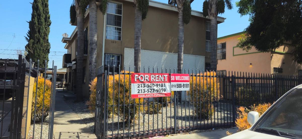 Apartment for rent at 423 E 82nd St, Los Angeles, CA 90003