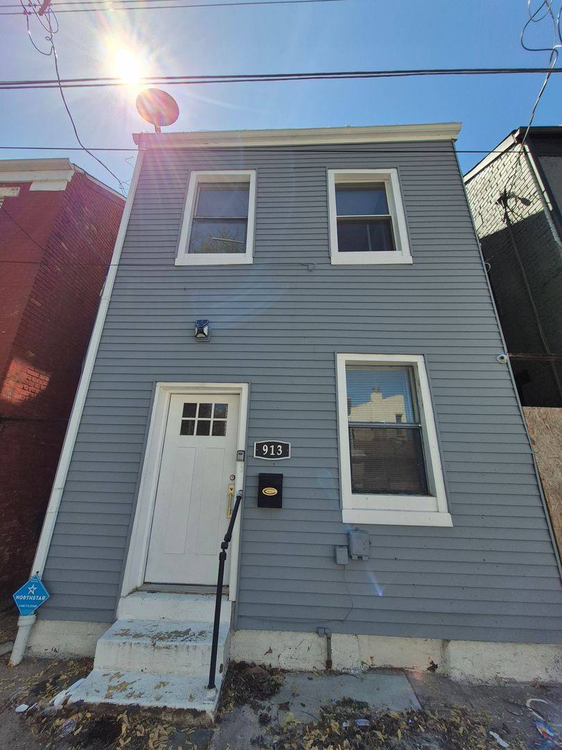 House for rent at 913 Charlotte St, Cincinnati, OH 45214