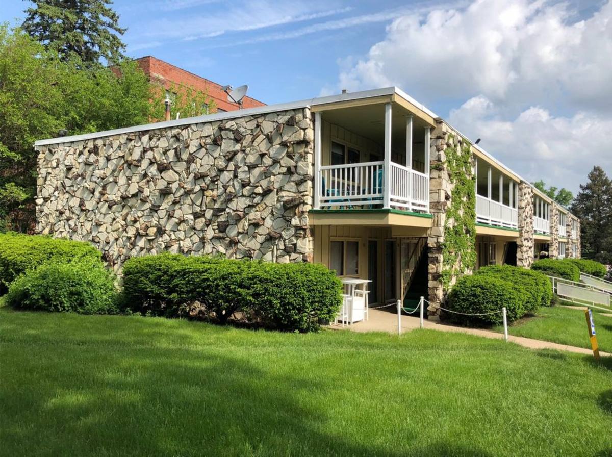 Apartment for rent at 2917 Grand Ave, Des Moines, IA 50312