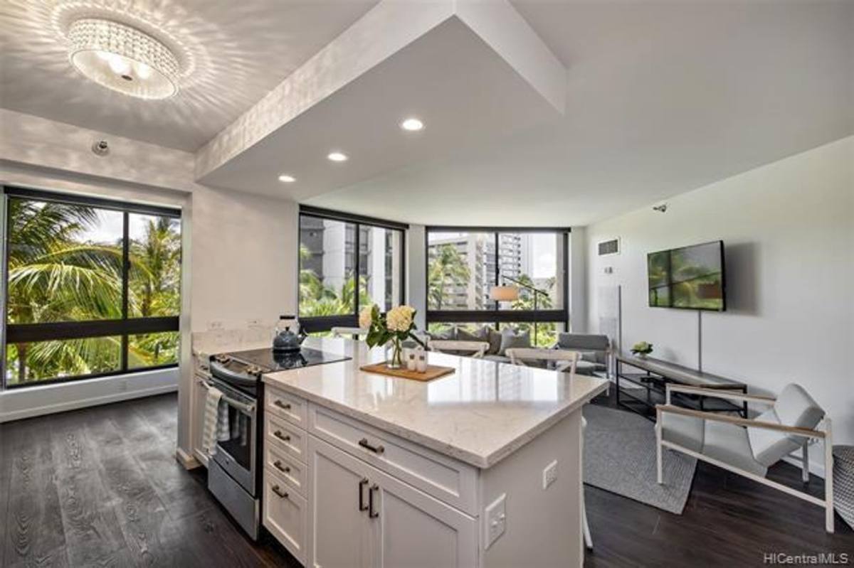 House for rent at 300 Wai Nani Way, Honolulu, HI 96815