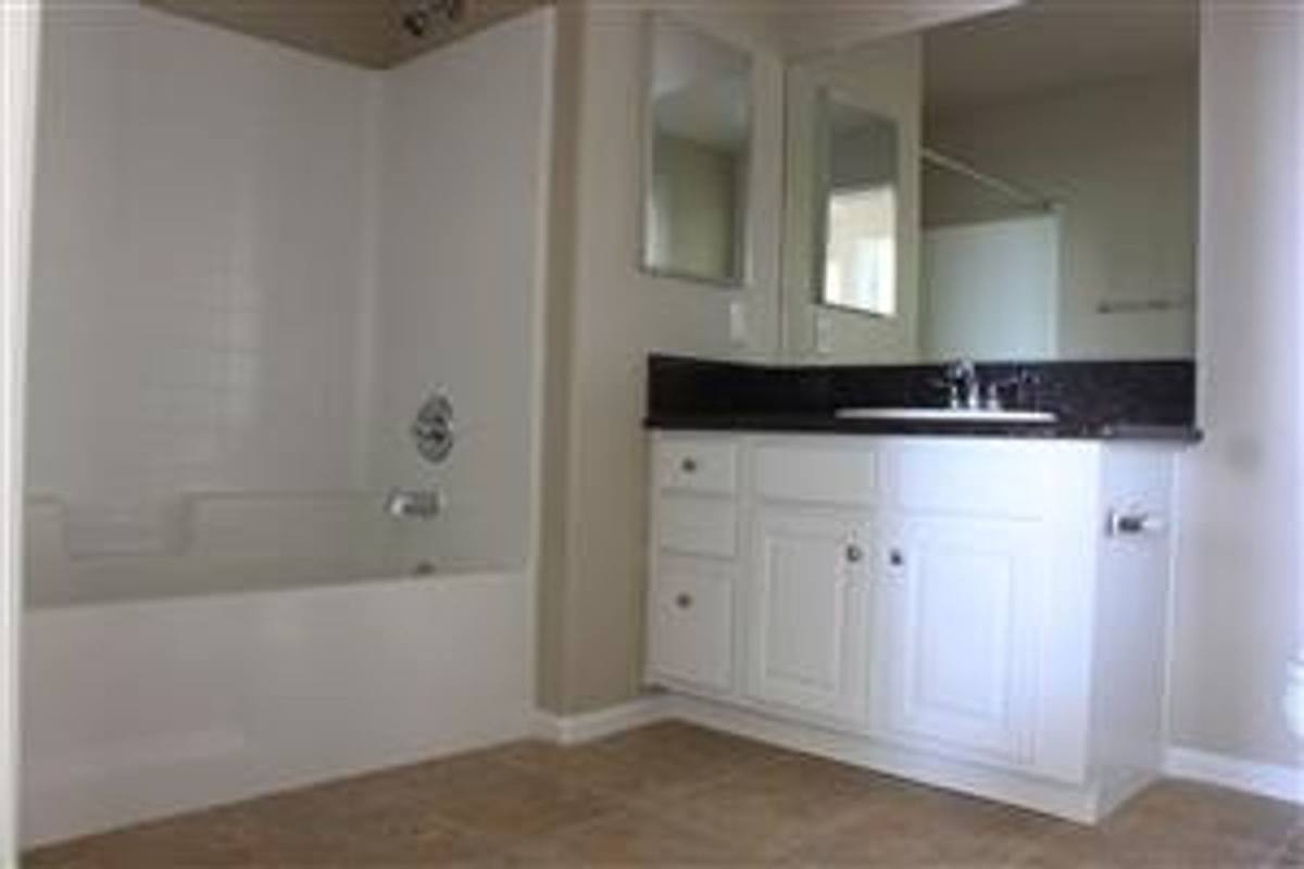 Apartment for rent at 8654 Sunland Blvd, Sun Valley, CA 91352