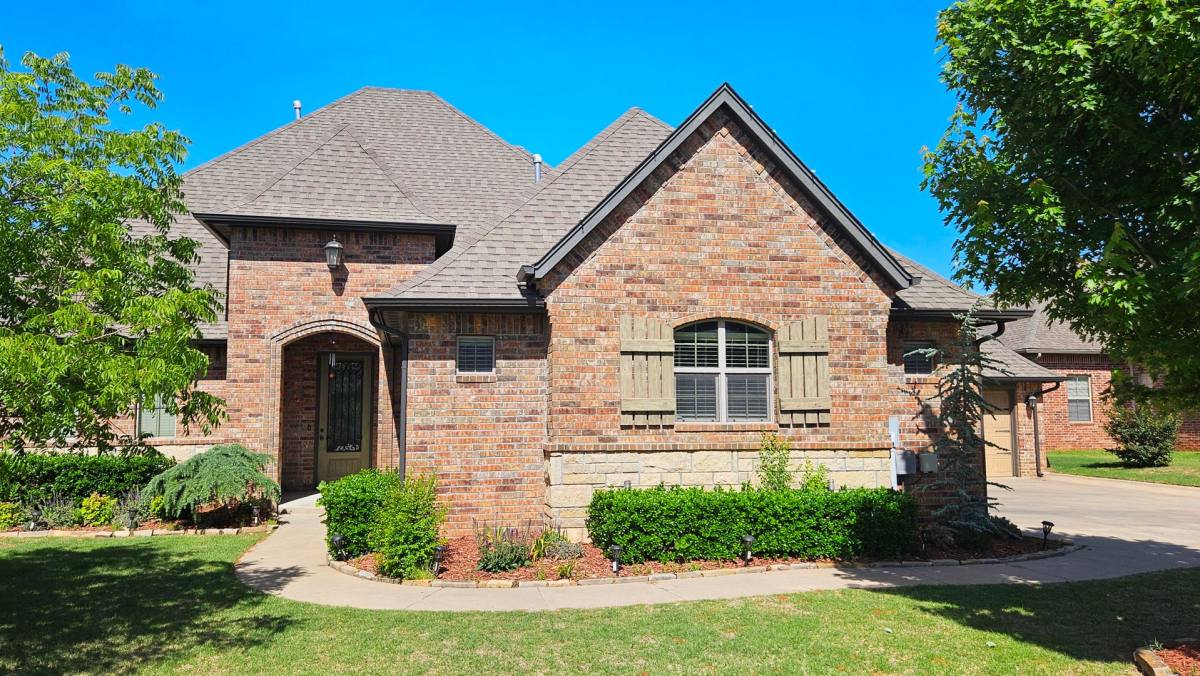 House for rent at 2017 Pembroke Lane, Edmond, OK 73003