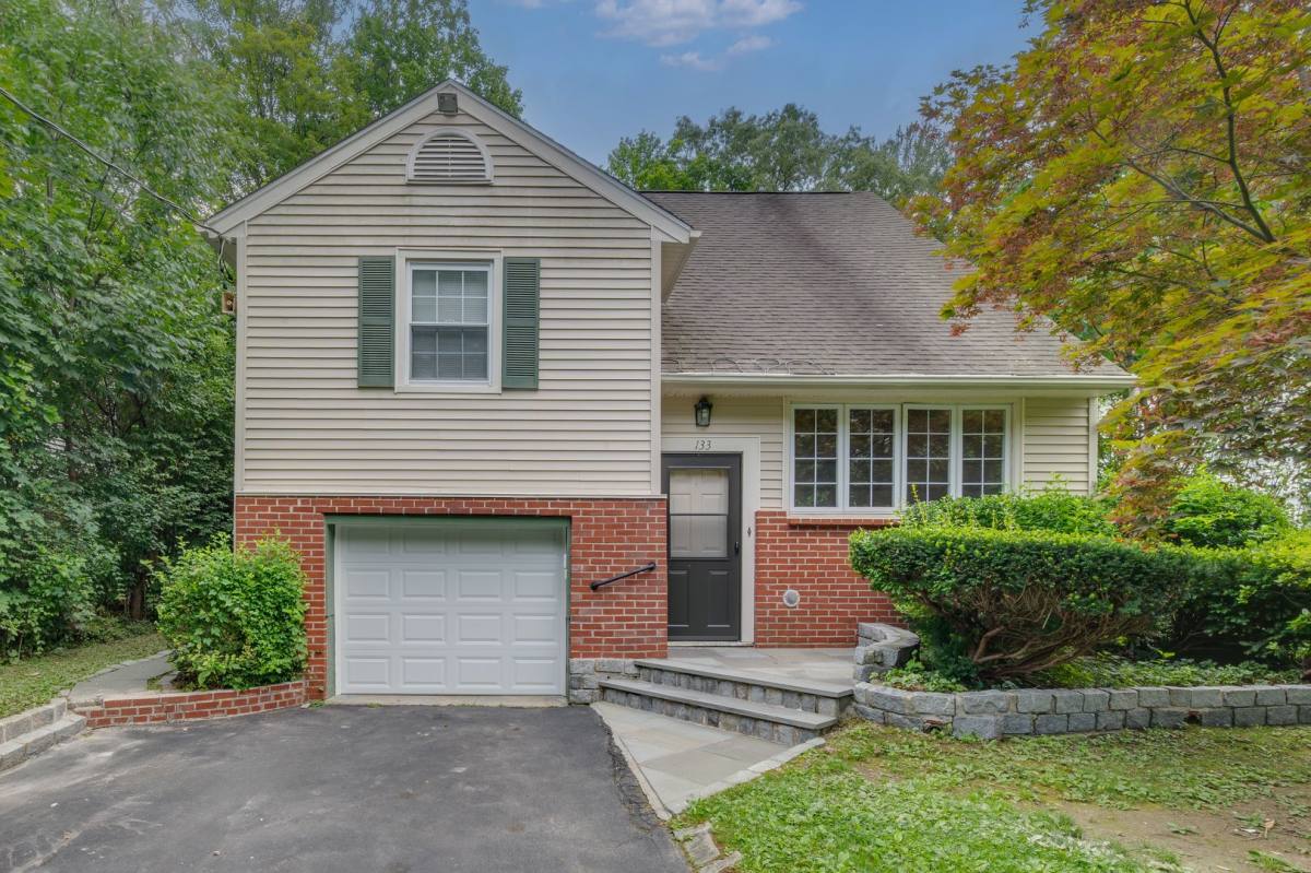 House for rent at 133 Manville Rd, Pleasantville, NY 10570
