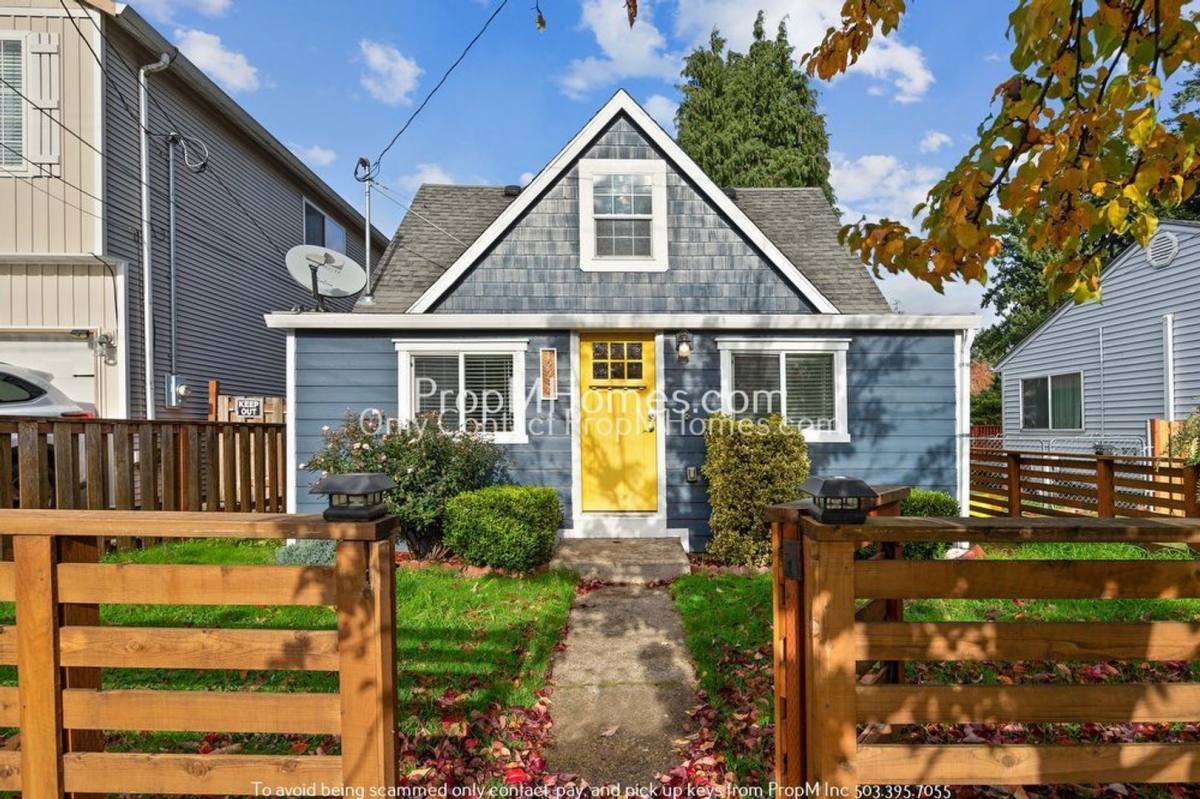 House for rent at 12235 SE Ellis St, Portland, OR 97236