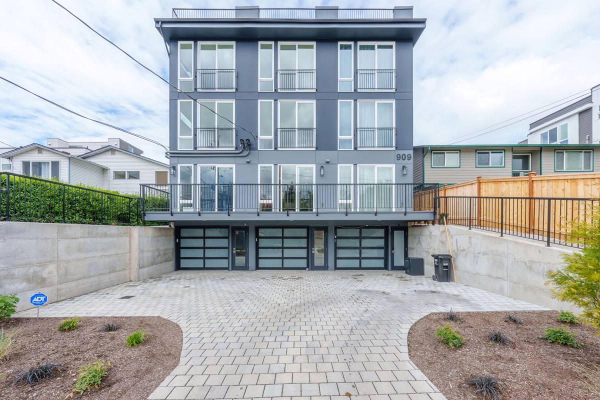 Townhouse for rent at 909 28th Ave S #B, Seattle, WA 98144