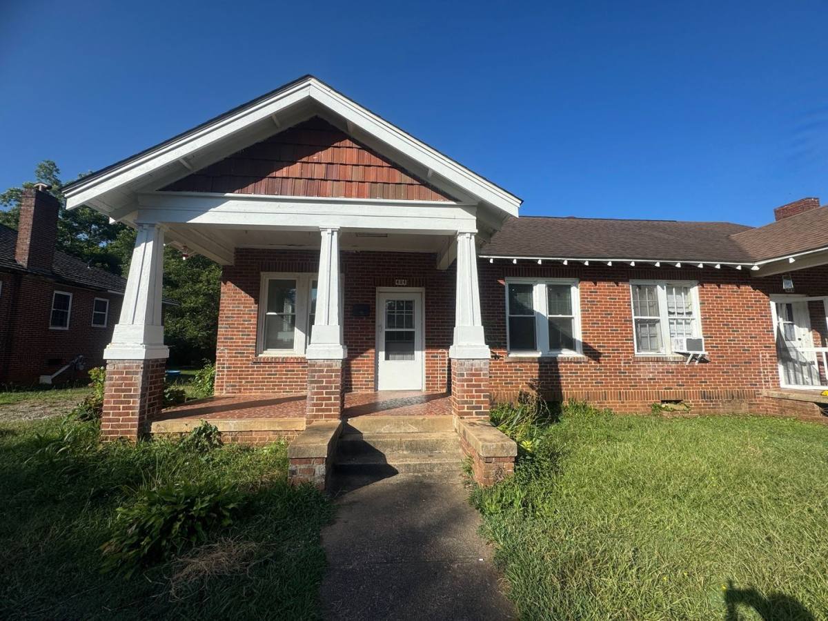 Apartment for rent at 624 Grier St, Greenwood, SC 29646