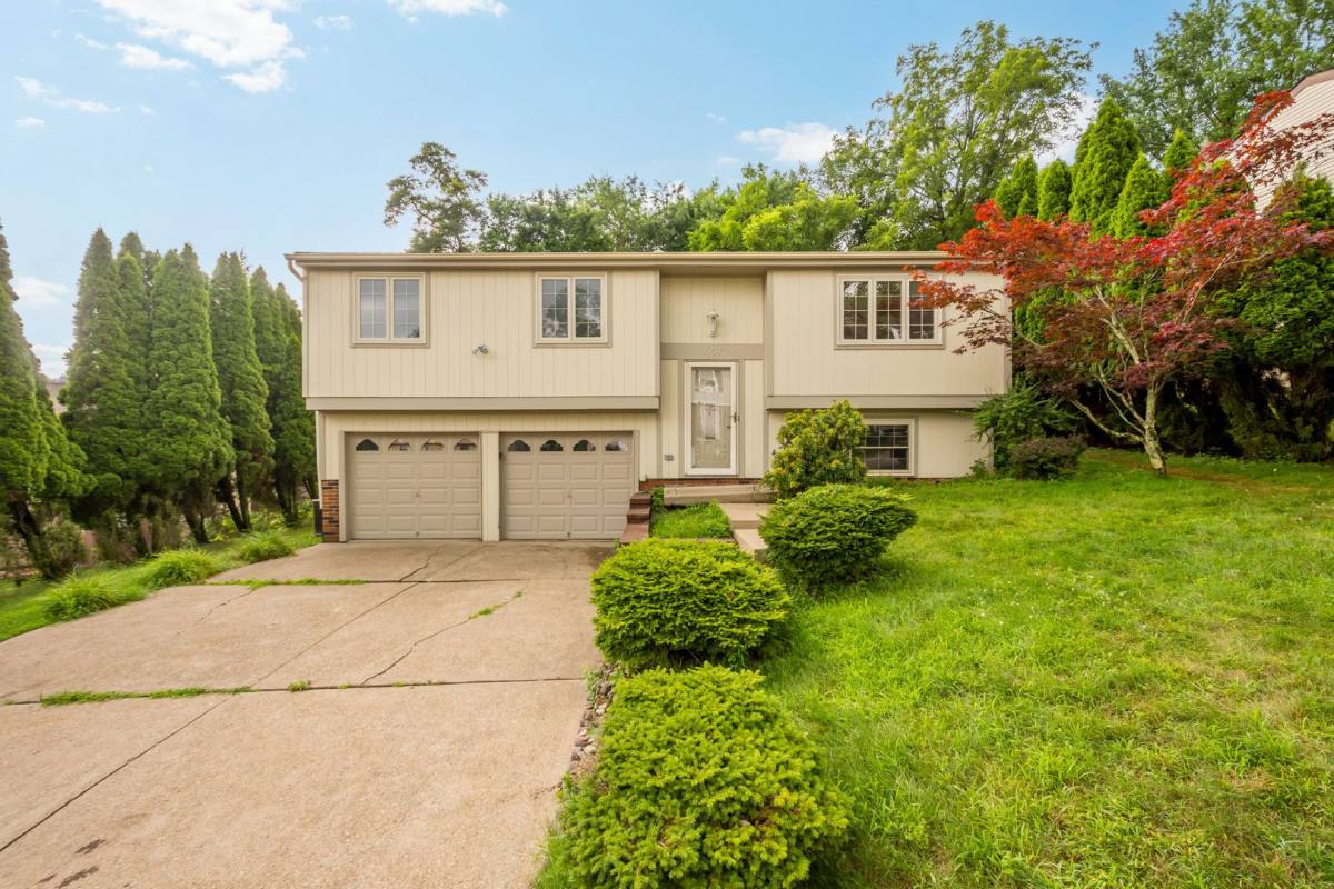 House for rent at 1057 Evergreen Dr, Pittsburgh, PA 15235