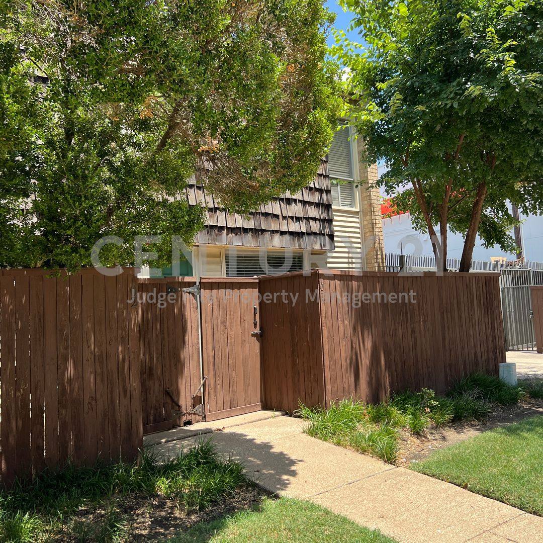 Condo for rent at 2702 Douglas Ave, Dallas, TX 75219