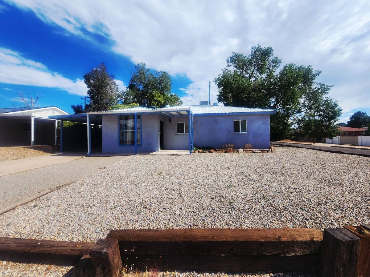 House for rent at 8802 Phoenix Ave, Albuquerque, NM 87112