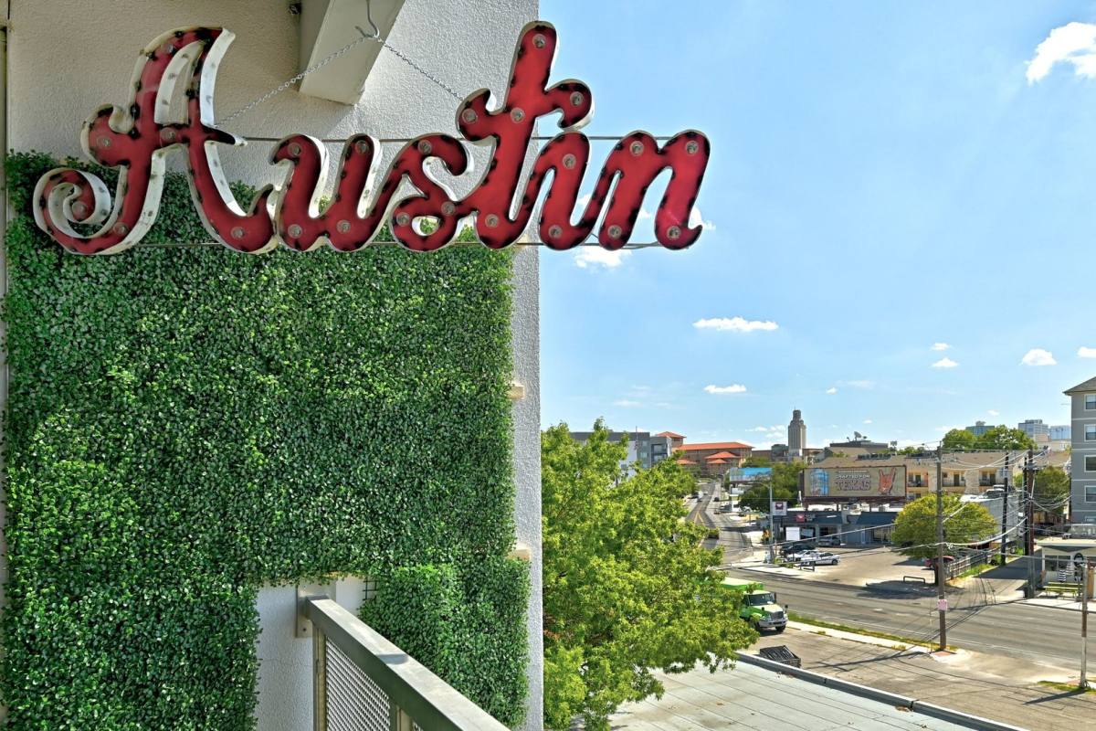House for rent at 605 W 29th 1 #2, Austin, TX 78705