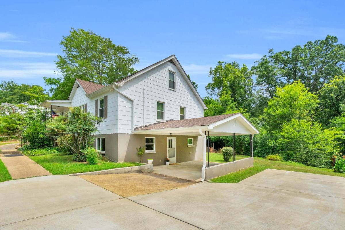 Apartment for rent at 238 Peace St, Chattanooga, TN 37415