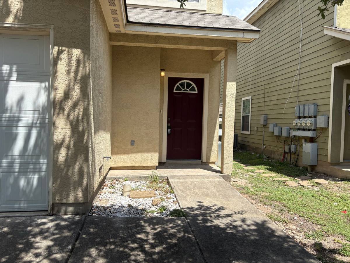 Townhouse for rent at 7811 Kingsbury Way, San Antonio, TX 78240
