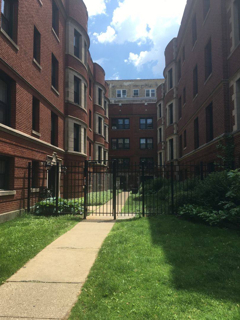 Apartment for rent at 1407-15 W Sherwin Ave, Chicago, IL 60626