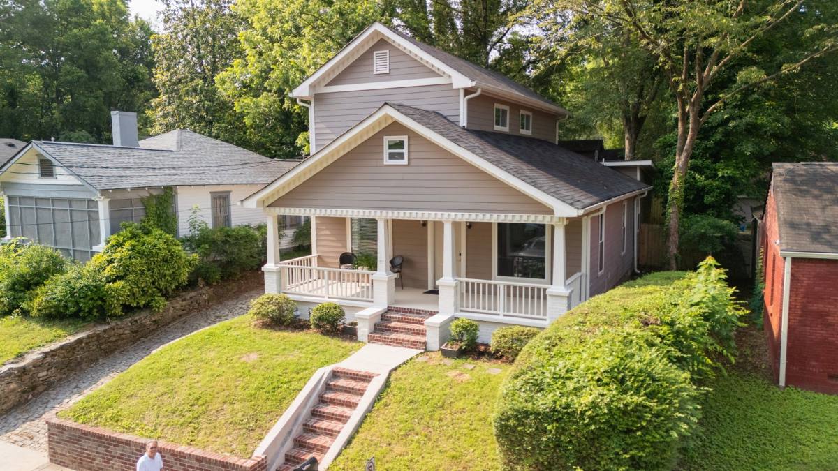 House for rent at 996 Palmetto Ave SW, Atlanta, GA 30314