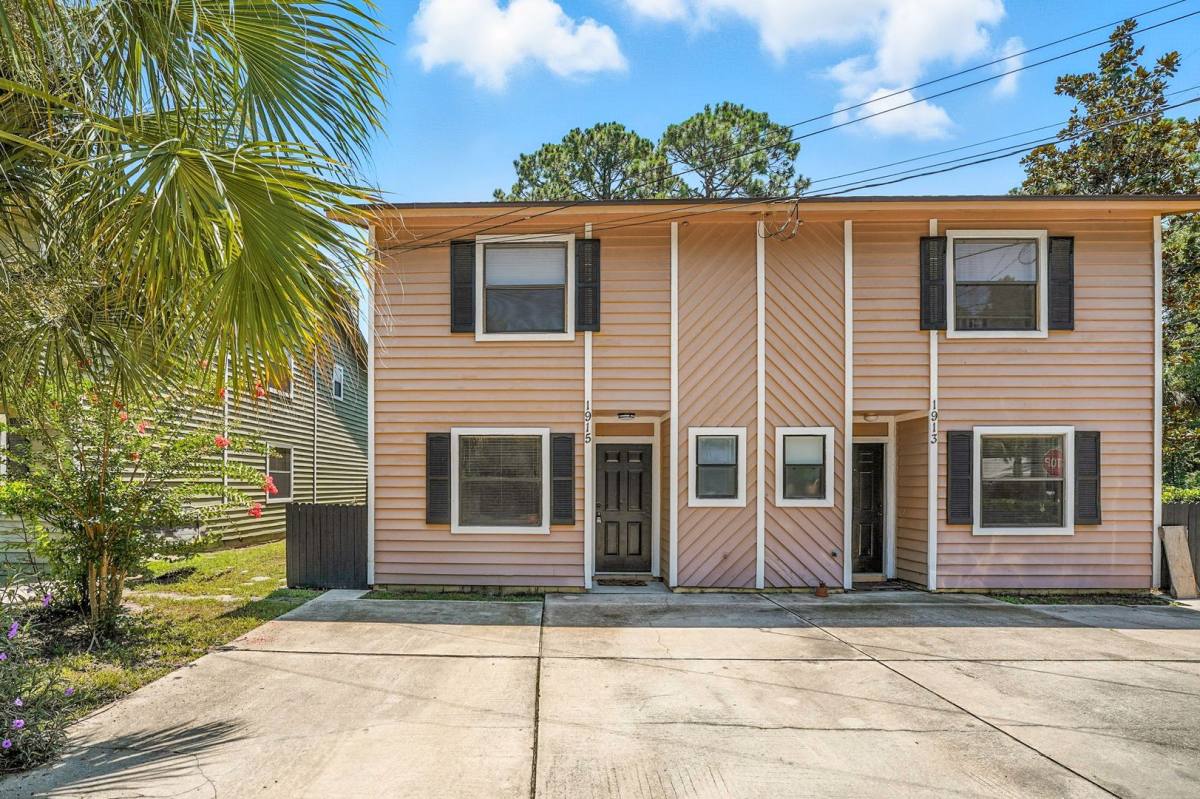 Townhouse for rent at 1915 Main St, Atlantic Beach, FL 32233