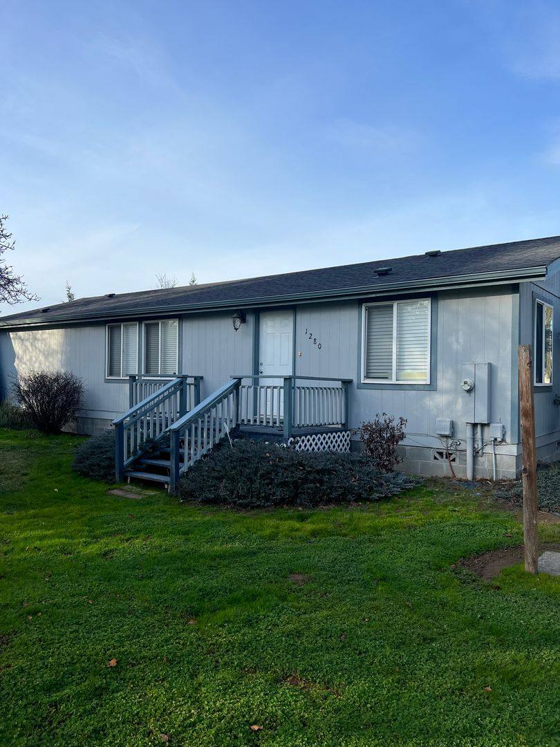 Apartment for rent at 1280 #1290, Grants Pass, OR 97527