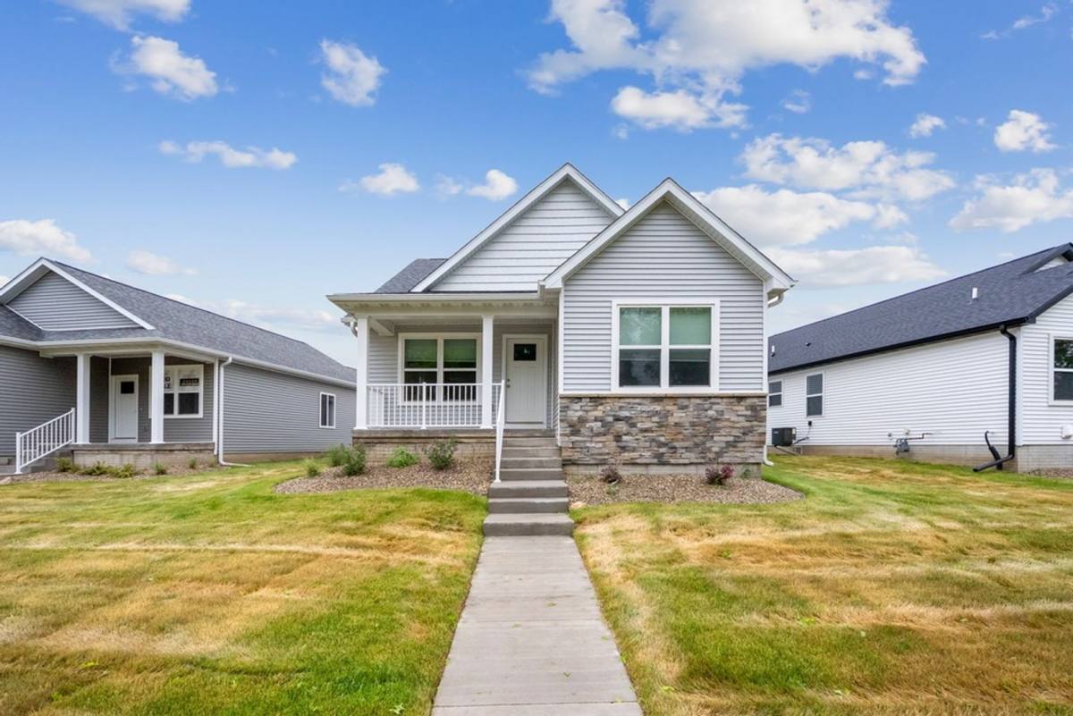 House for rent at 125 Axlewood Dr, Waterloo, IA 50701