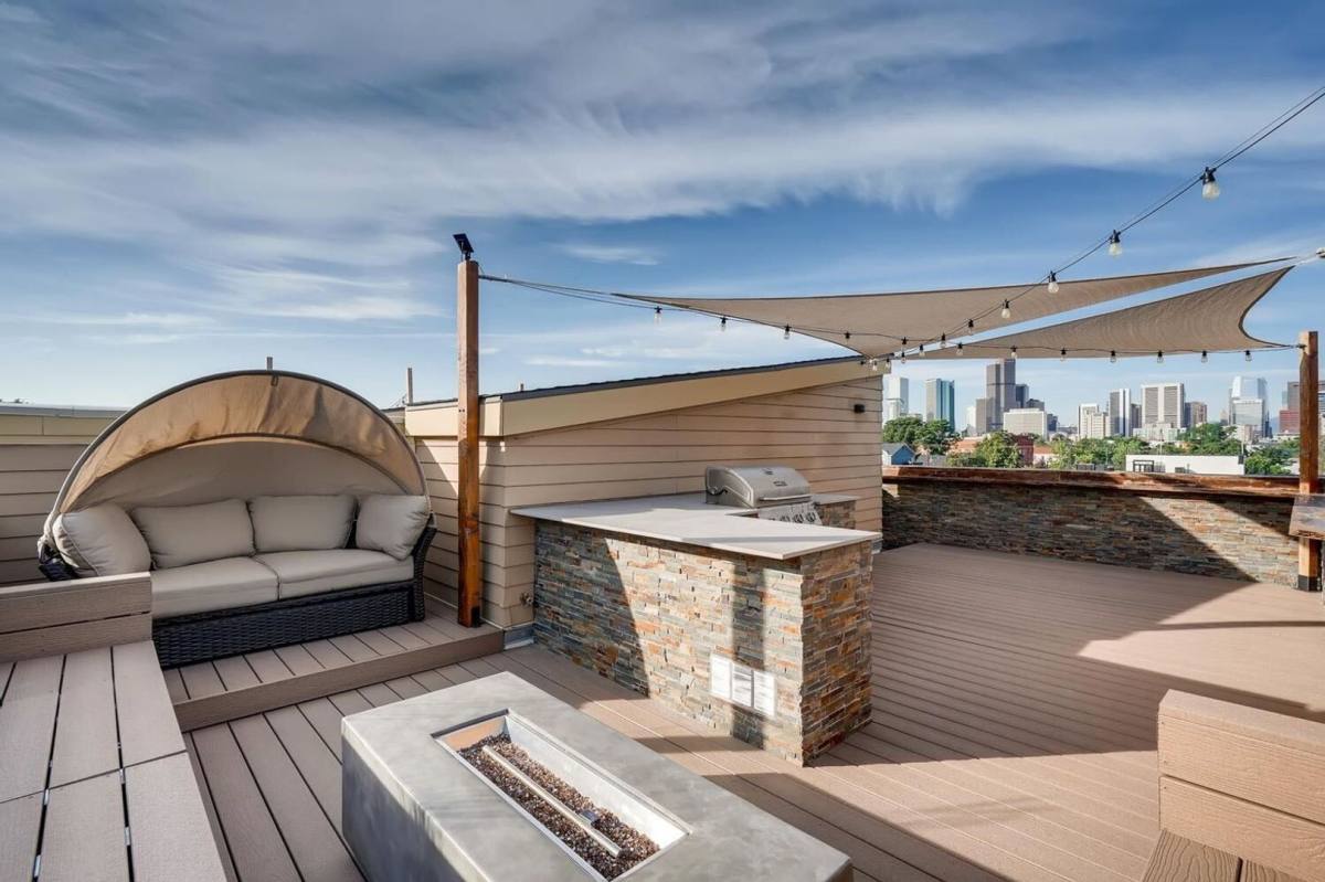 Townhouse for rent at 2941 Lawrence St, Denver, CO 80205